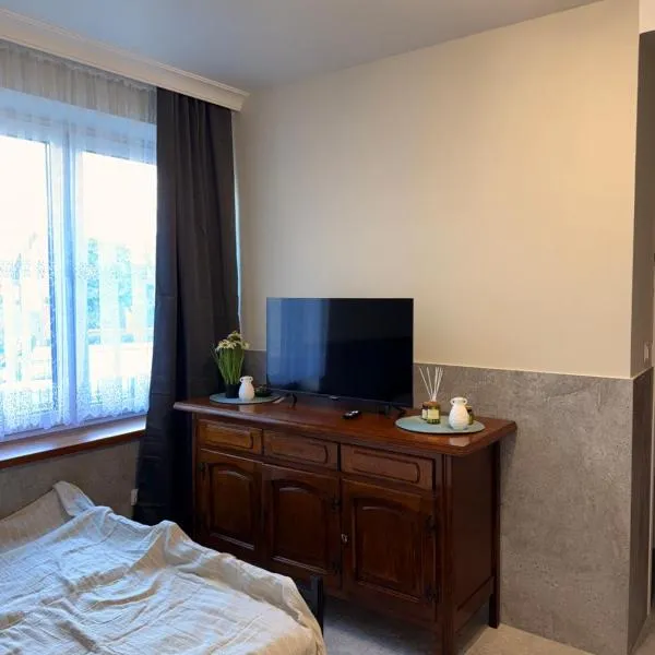 Pokoje Ługowa blisko SUNTAGO, DEEPSPOT "2", hotel in Mszczonów