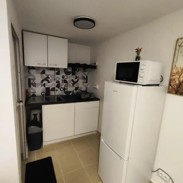 Studio plain-pied entrée privée et parking gratuit, hotel i Le Passage