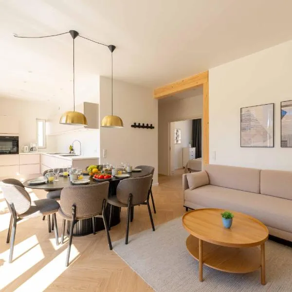 Newly Renovated 2BR with Balcony, hotel i København