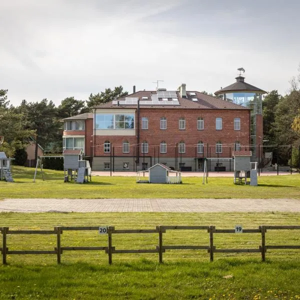 Roze Village Jūrnieka Ligzda, khách sạn ở Pērkone