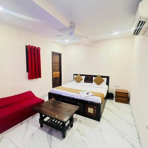 Hotel Three Stay - Near Dilli Haat Janakpuri, hotel in New Delhi