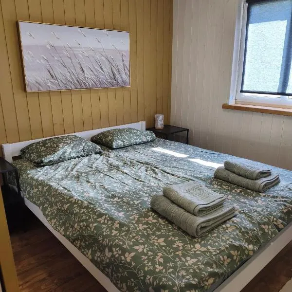 Family vacation, 2 bedroom house - Red House, Hotel in Lõupõllu