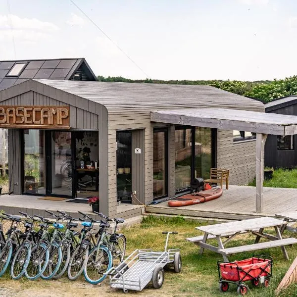 Basecamp Tiny House Eco-resort IJmuiden, Hotel in IJmuiden