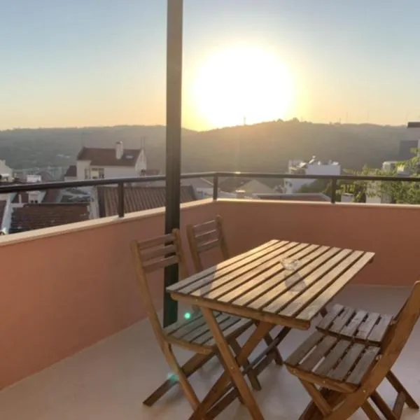 Appartement3 avec terrasse et vue près d'Amoreiras, hotel em Lisboa