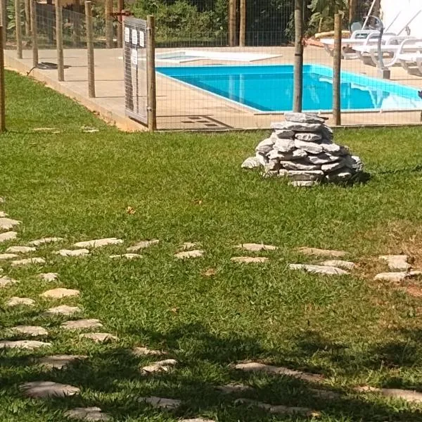 JACARANDÁ Chalés com piscina em São José da Serra MG, ξενοδοχείο σε Jaboticatubas