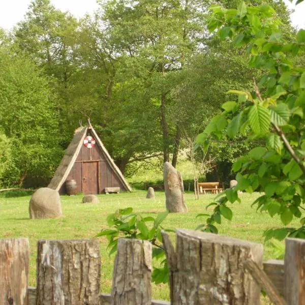 Hutte druidique 2 personnes, hotel in Pleine-Fougères