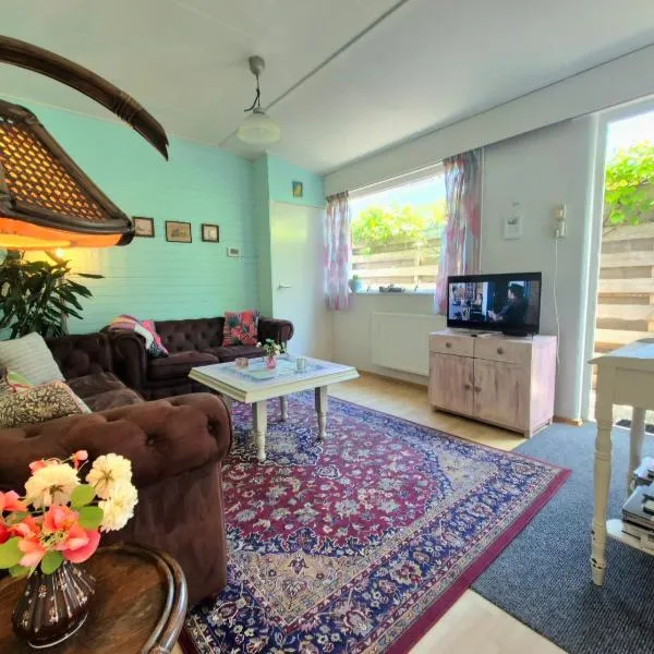 Bungalow Texel near beach and city centre, hotel di De Koog