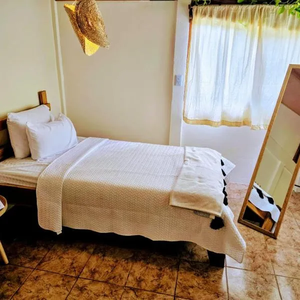 Canto del Tucán Lodge and Farm, hotel v destinaci Golfito