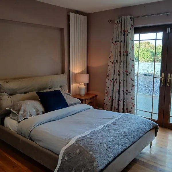 shiv's comfy apartment, hotel in Balnacart