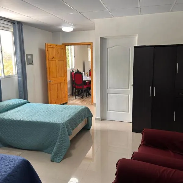 Country House in Los Planes VACATION RENTAL, hôtel à Panchimalco