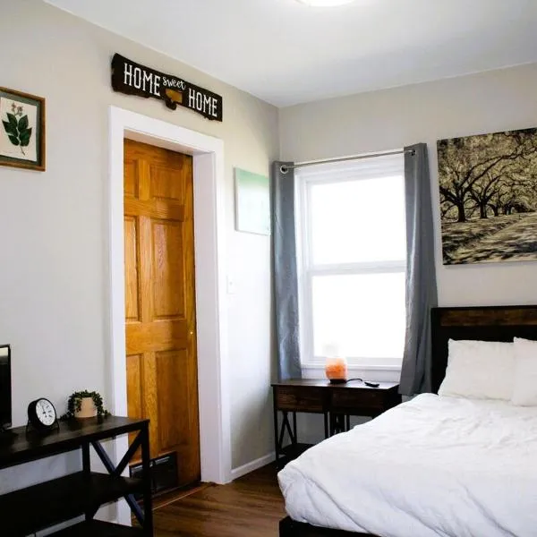 Peaceful Family Retreat with Games and Glamping!, hotel in Livingston