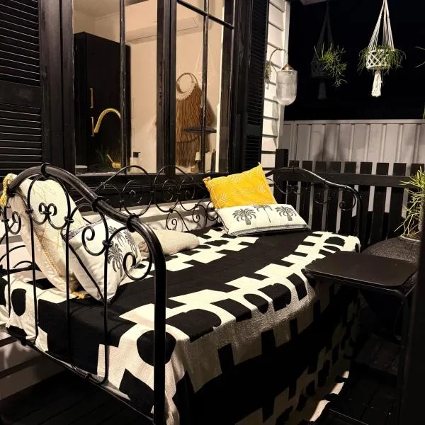 Ebony & Ivory Villa, Hotel in Nelson Bay