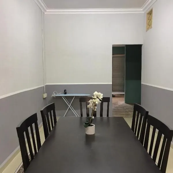 Homestay D'Besut, Hotel in Kampung Raja