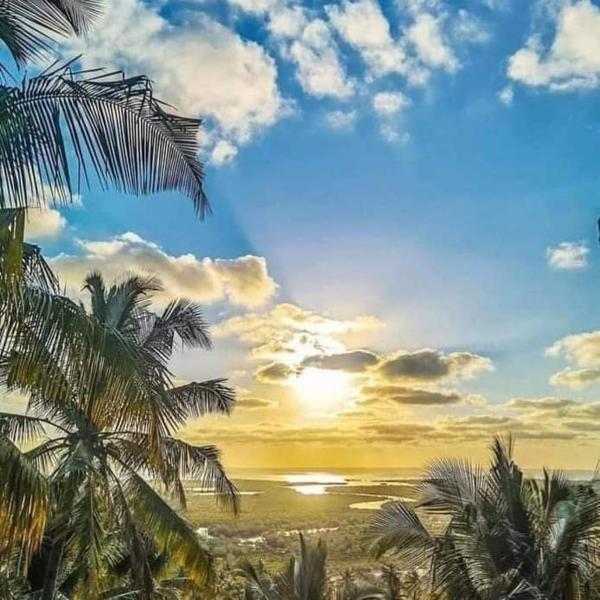 Sunset Lodge, Miramar