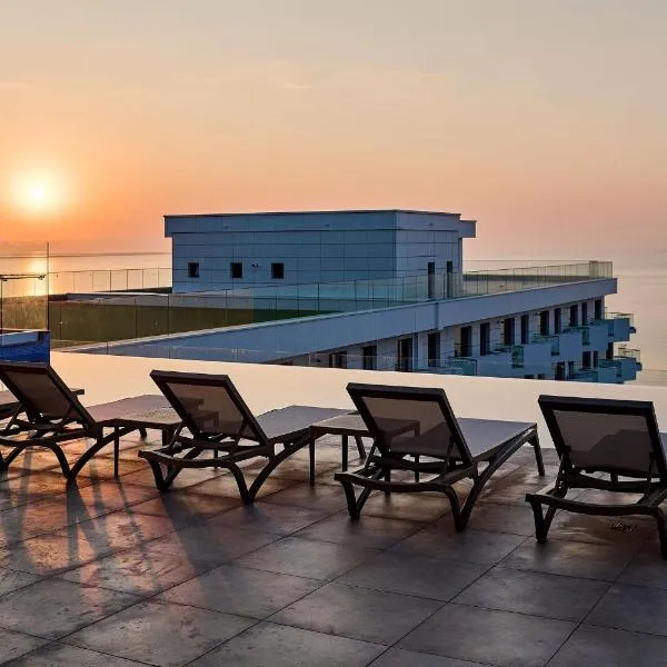 Sea Breeze Chill Out Infinity Spa & Pool-parking, hotel in Mamaia Nord