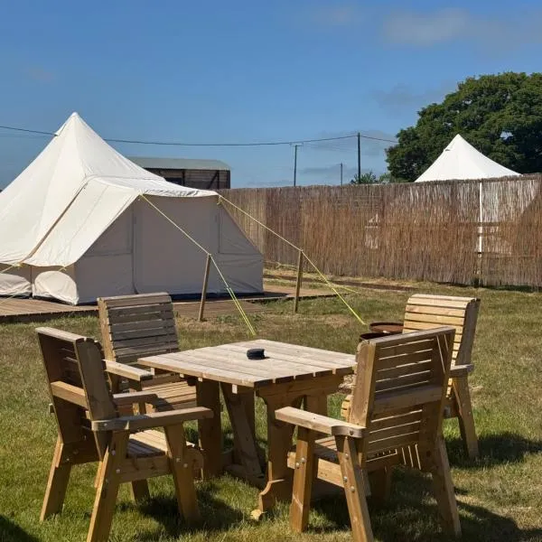 Hill Fruit Farm Glamping, hotel v destinaci Trunch