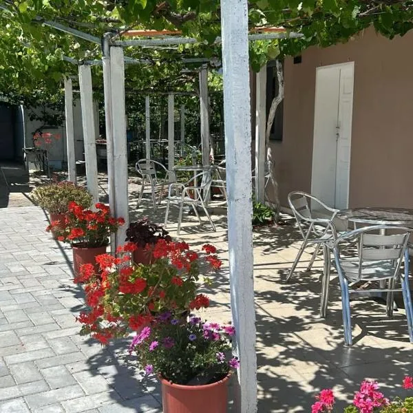 Dhoma Pushimi Tale Beach, ξενοδοχείο στην Αλέσιον