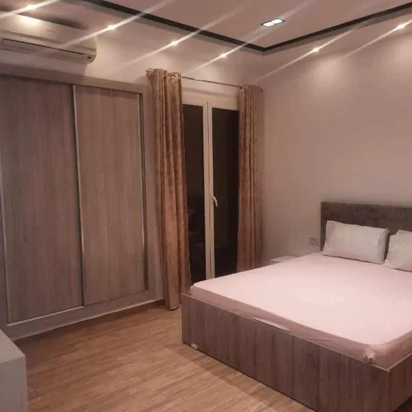 EIina, hotel Dzsardzsíszban