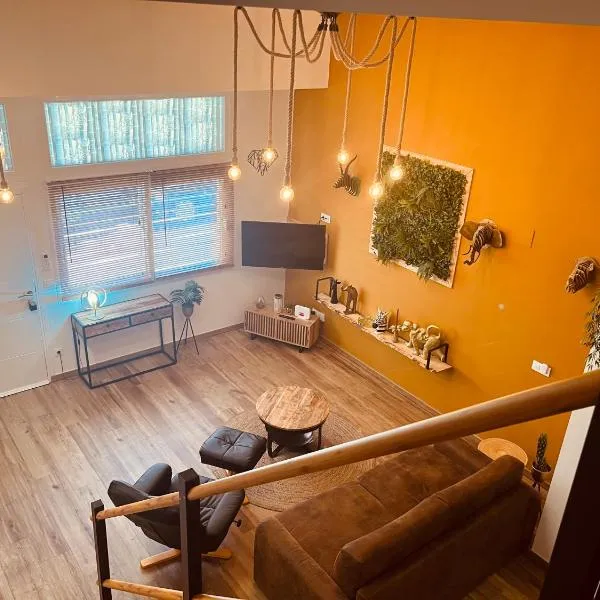 Dúplex tipo loft de estilo selvático y safari, con encanto y a pasos del mar，位于瓦伦西亚的酒店