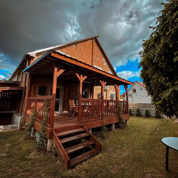 Wektor Hostel, hotel in Ługów