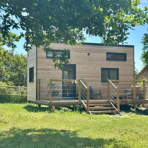 tiny house & spa - Le Perche, hotel in Manou