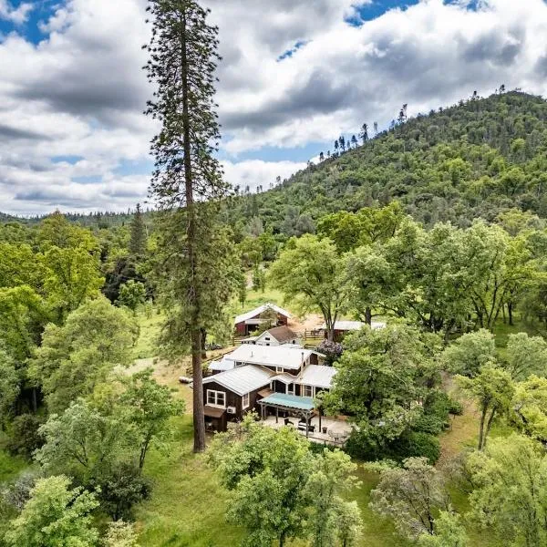 Homestead Ranch near Yosemite with Horses and Chickens, hotell i Midpines