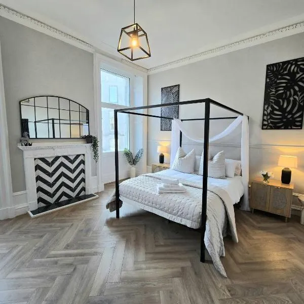 Luxury central apartment w/ 3 beds + 24hr check-in, hotel in Aberdeen