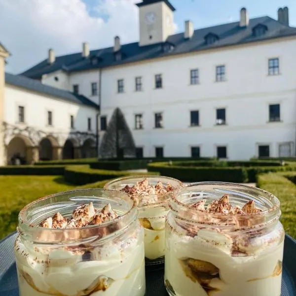 Hotel Zámek Letohrad, hótel í Letohrad