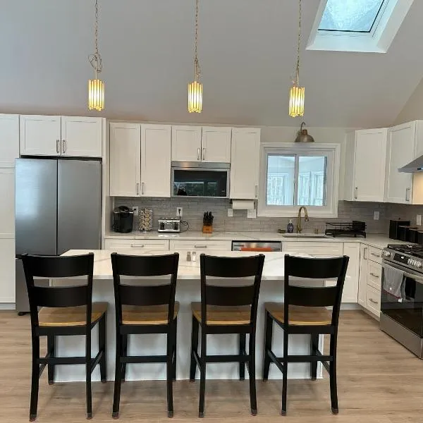 Your Home Away From Home, hotel in Wolfeboro