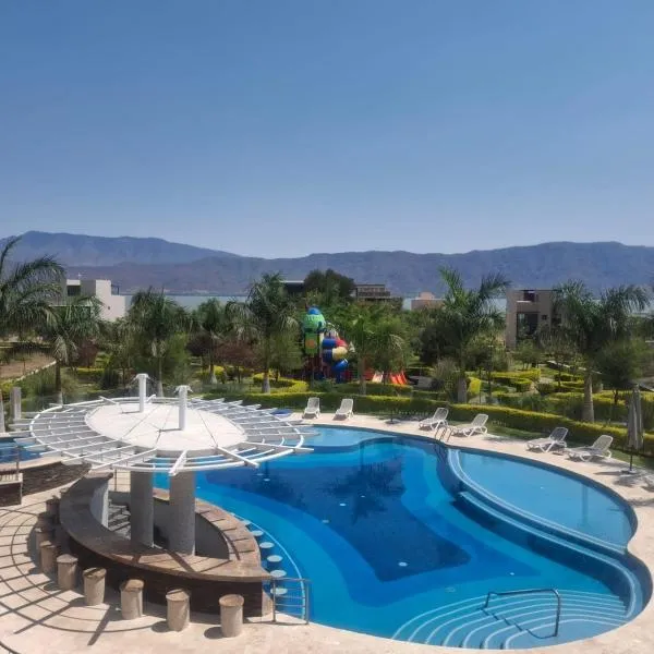 Hermosa Casa en Orilla del lago -Zona de villedos-, ξενοδοχείο σε San Cristóbal Zapotitlán