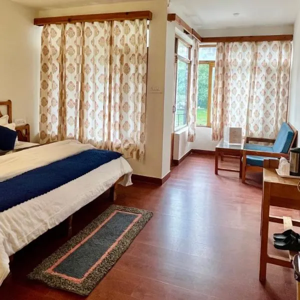 Tourist Hotel 10 minutes walking distance from the mall, hotel en Manali