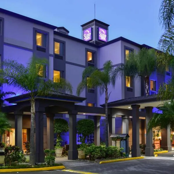 Sleep Inn Paseo Las Damas, hotel in San José