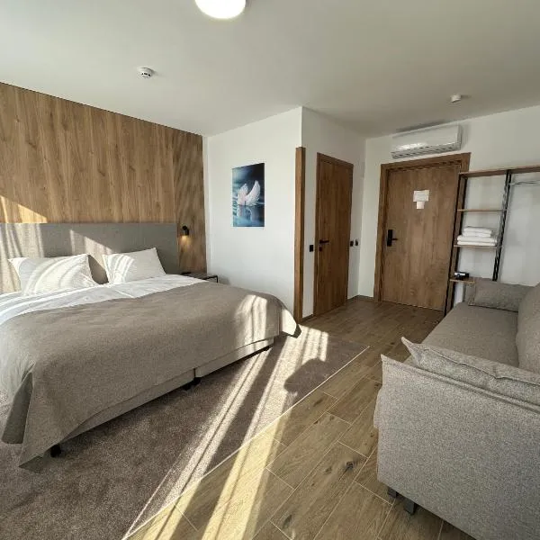 Inn West Hotel by Pysanka，位于科洛梅亚的酒店