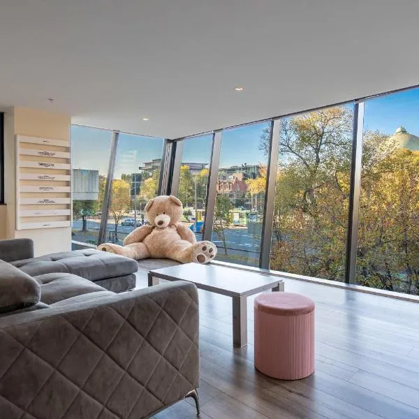 Grand St Kilda 2-story Sub-Penthouse، فندق في ملبورن