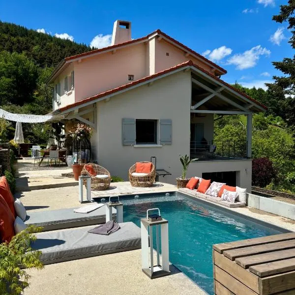 Les terrasses du Pilat, hotel v destinaci La Valla-en Gier