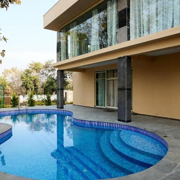 Villa Exotica by StayJade5bhkPoolACProjector, hotel in Denkanikota