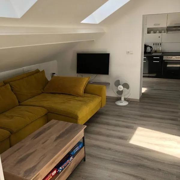 Appartement mansardé 2 chambres, hotel v destinaci Roth