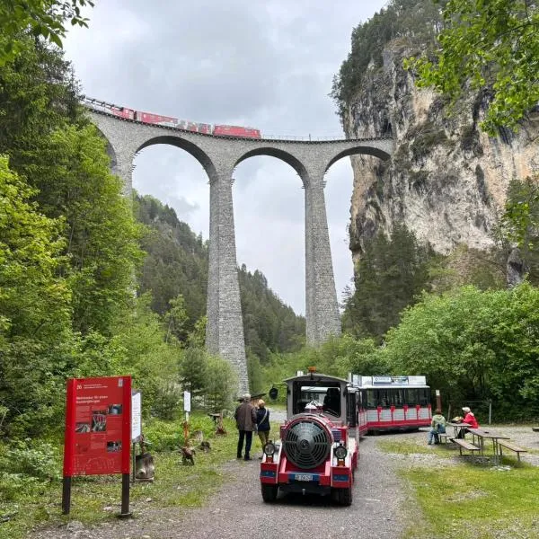 Haus Albula 2, ξενοδοχείο σε Alvaneu