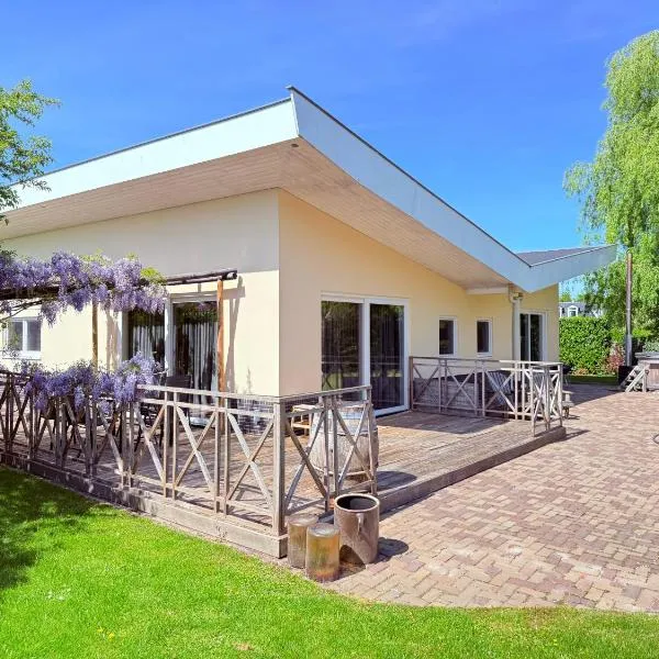 Spacious Comfort Villa Vera with hottub, ξενοδοχείο σε Ζεεβόλντε