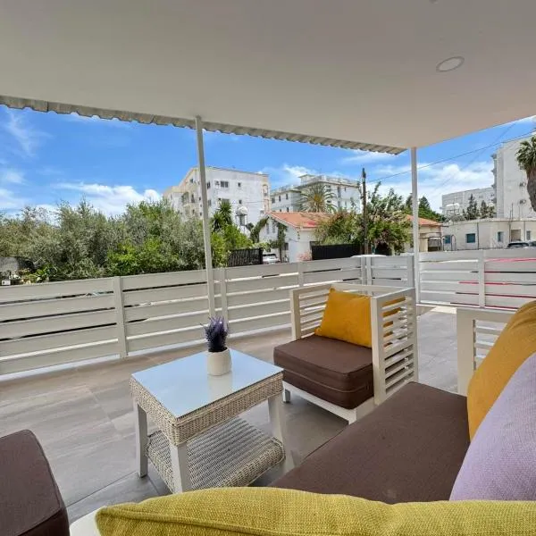 Makenzy Mermaid 2 Bedroom Apartment, Hotel in Larnaka