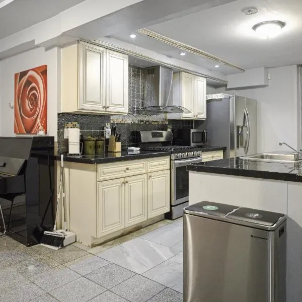 Skyline View 20 minutes to Time Square #1, hotel v destinaci West New York