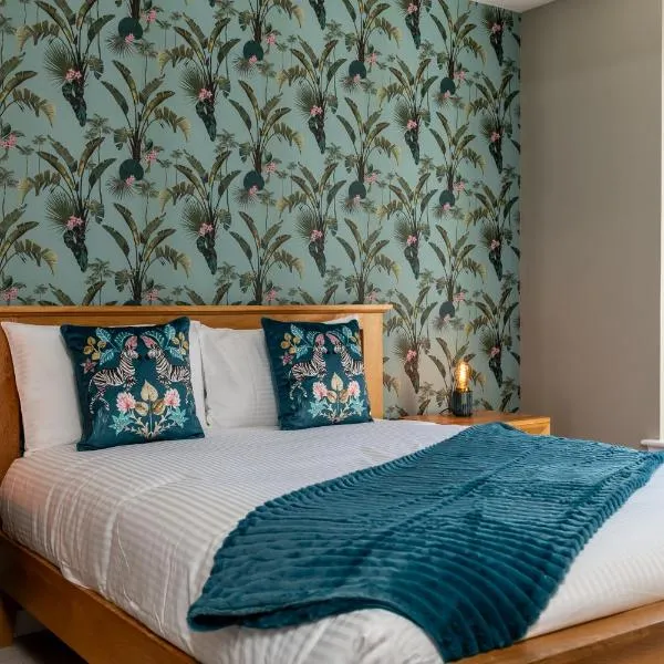 Central comfort and explore nearby cafes, hotel in Aberdeen