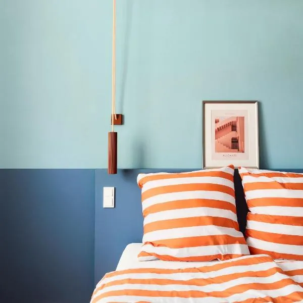 Poets Place Design Apartment in Kreuzberg - space for 8 persons, hotel i Berlin