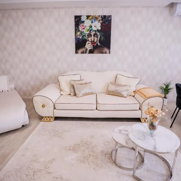 White Home Luxury-free private garage, hotel in Nyíregyháza