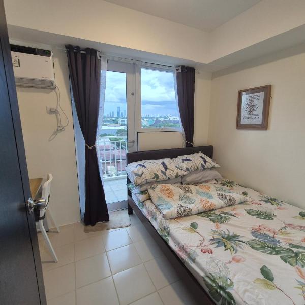 Kasara Urban Resort Elly's Pad with balcony, Manille