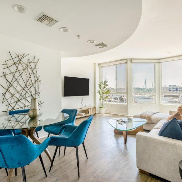 Waterfront 2BR Duplex Stunning Marina Views, Los Angeles