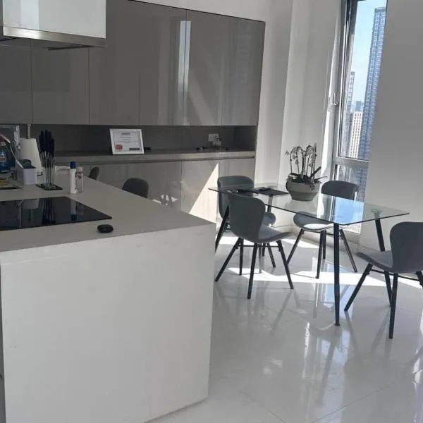 Stunning Canary Wharf apartment City view，位于伦敦的酒店