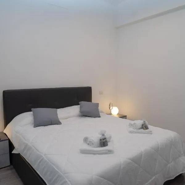 LED, comfort and style just a few minutes from the Colosseum, hotel in Rome