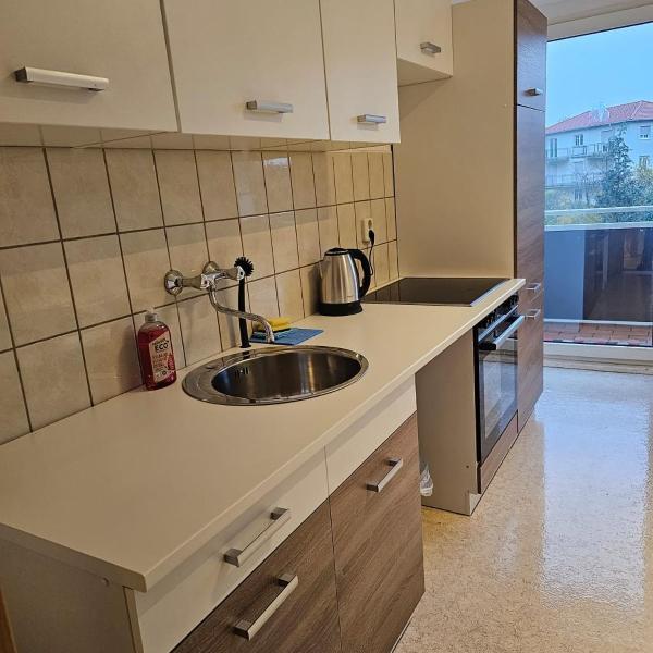 Leuna bei Leipzig & Halle - 2 Apartments mit je 3 Schlafzimmern, Küche, Bad, Leuna