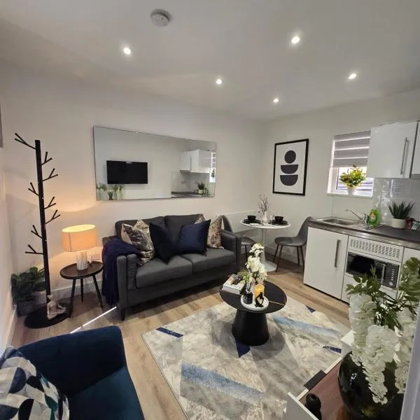 The Cosy Nest - Brand New Short Let in Salford, hotel i Manchester